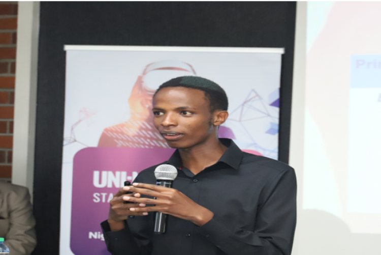 ARAKONIVA by University of Nairobi pharmacy students Josiah Mbote and Jannice Odhiambo, pitching   their innovative idea on early breast cancer detection which is accurate, affordable and user friendly scooped the third position.