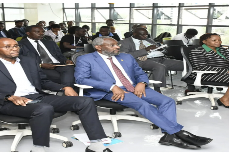 Prof Stephen Kiama Vice Chancellor, university of Nairobi, (centre), Prof Mary Kinoti, Director Innovation & Intellectual Property Management office(right)during the innovation demo and pitching by Students innovators at iHUB